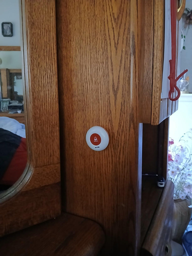 El botón de muñeca Dayetch te mantiene seguro