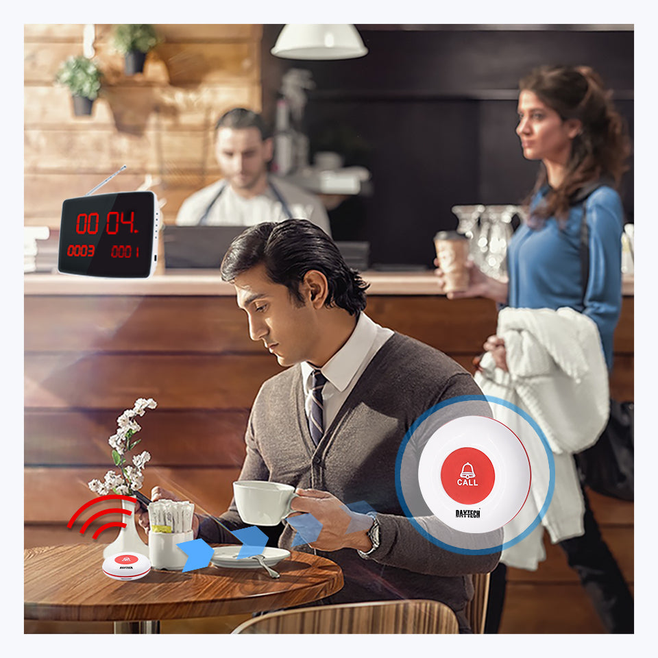 Revolucione su servicio con el sistema de llamada para restaurantes Daytech: buscapersonas con alcance de 500 m, 1 pantalla y 5 botones de llamada, perfecto para restaurantes, cafeterías, hospitales y residencias de ancianos.