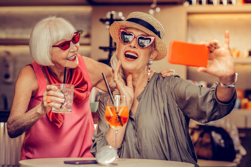 Embracing the Golden Years: A Day in the Life of a Thriving Retiree 💫